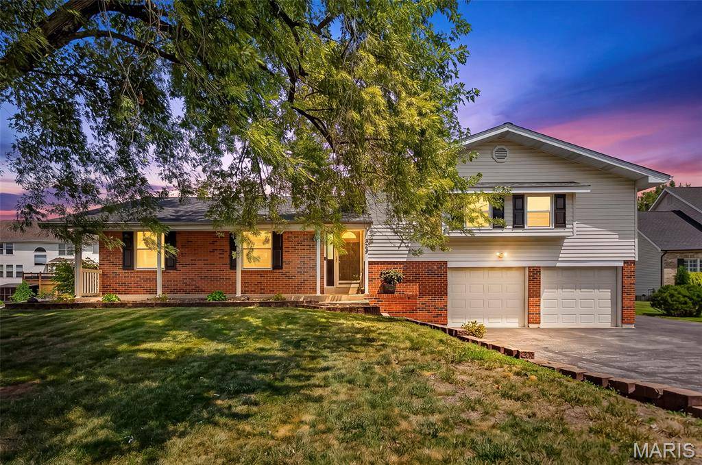 423 Ancestry DR, St Peters, MO 63376