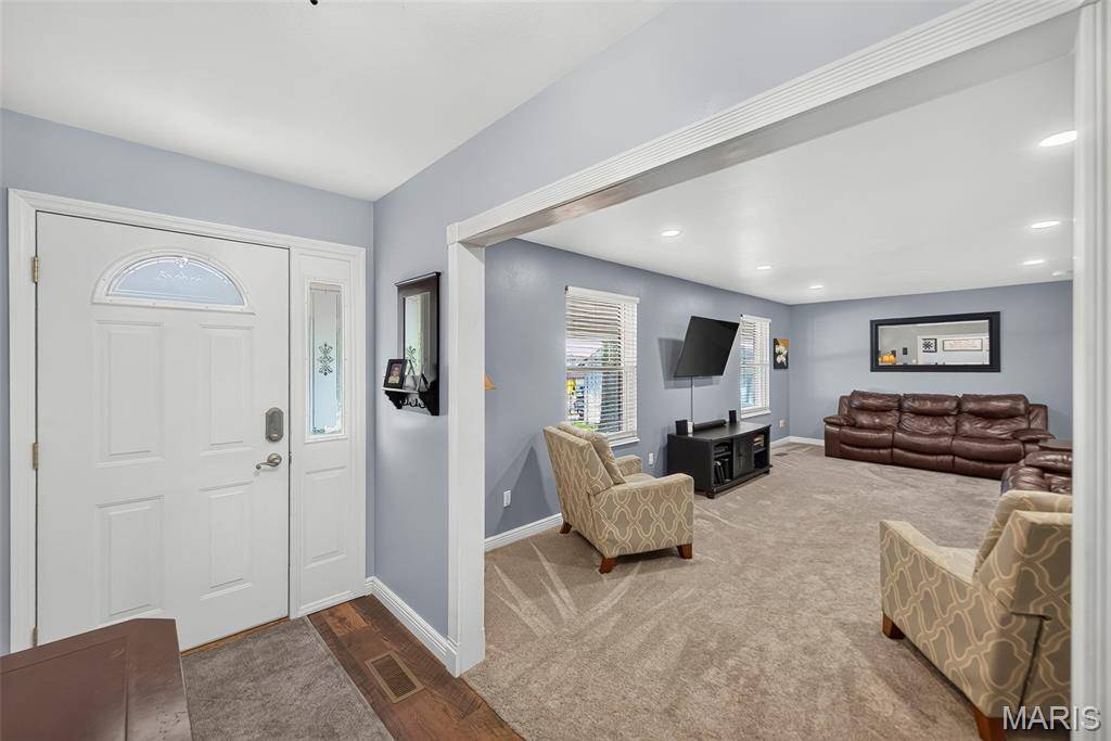 423 Ancestry DR, St Peters, MO 63376