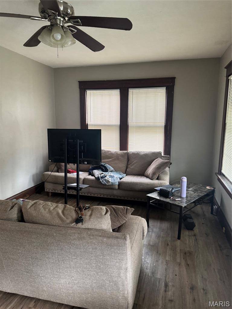 8833 Argyle AVE, St Louis, MO 63114