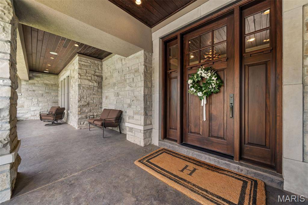 10 Sackston Woods LN, Creve Coeur, MO 63141