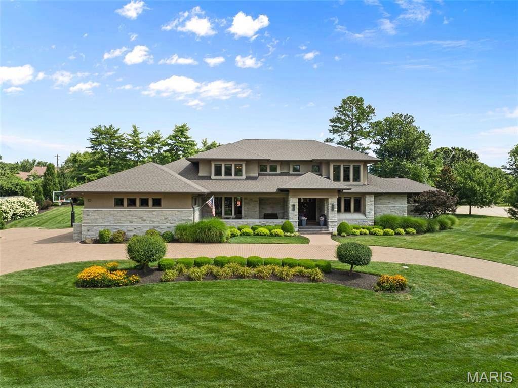 10 Sackston Woods LN, Creve Coeur, MO 63141