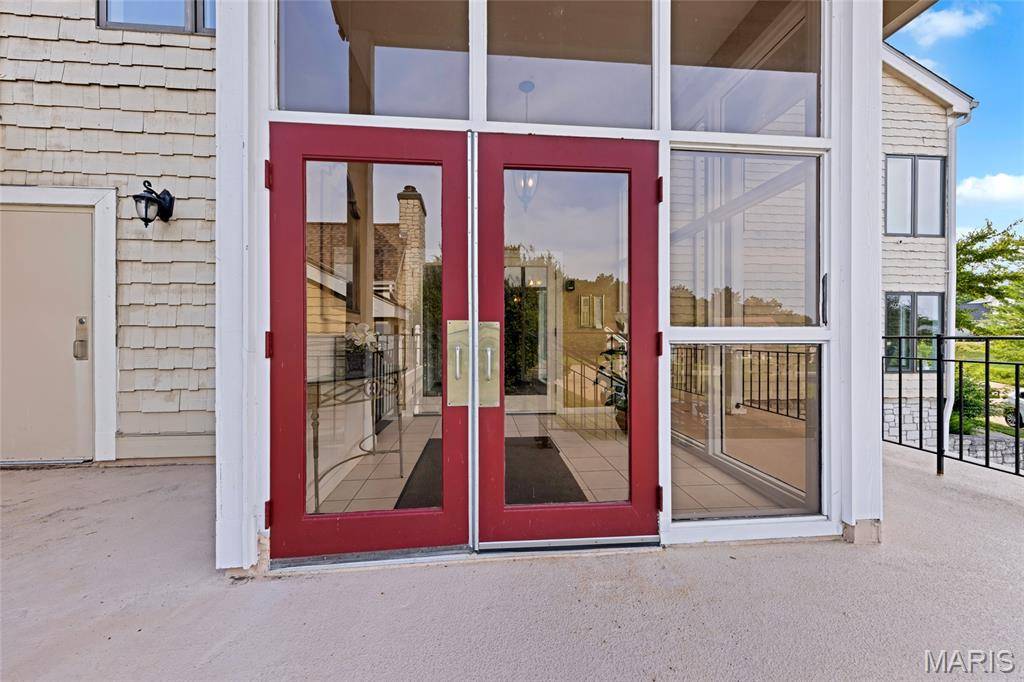 1610 Lake Knoll DR #1N, Lake St Louis, MO 63367