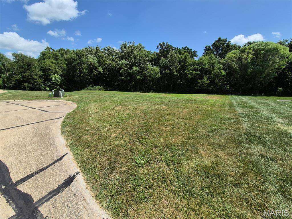 228 Windrose LN, Troy, MO 63379