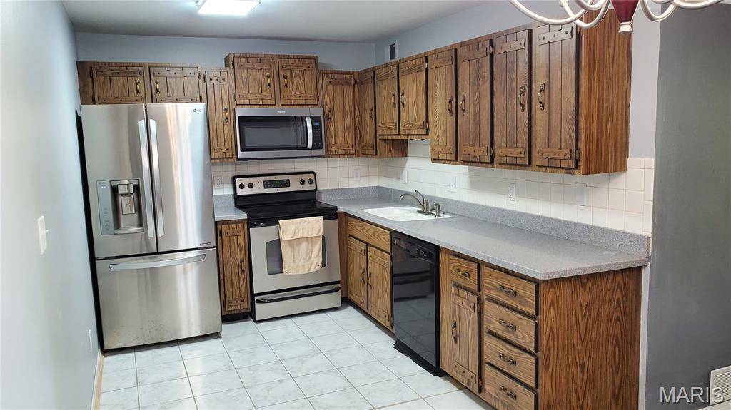 1332 Holgate DR #G3, Ballwin, MO 63021
