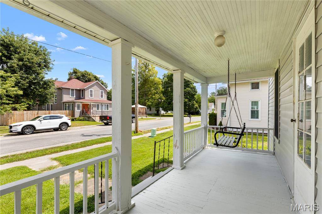 122 E Center ST, Brighton, IL 62012