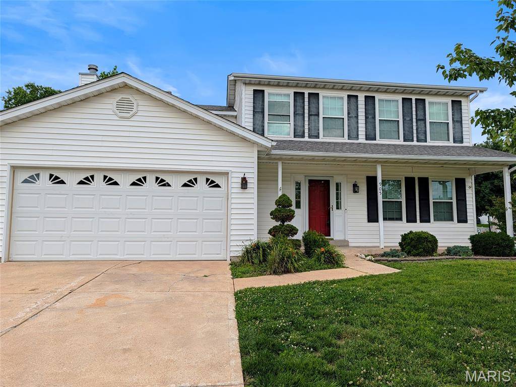 905 Lands End CIR, St Charles, MO 63304