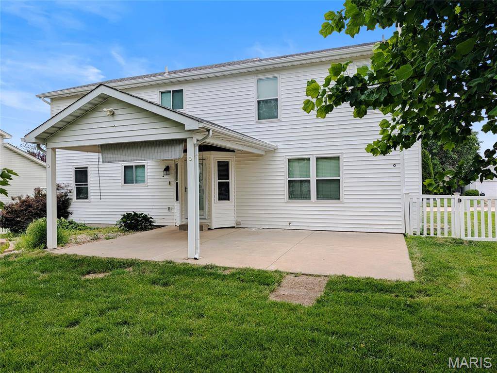 905 Lands End CIR, St Charles, MO 63304