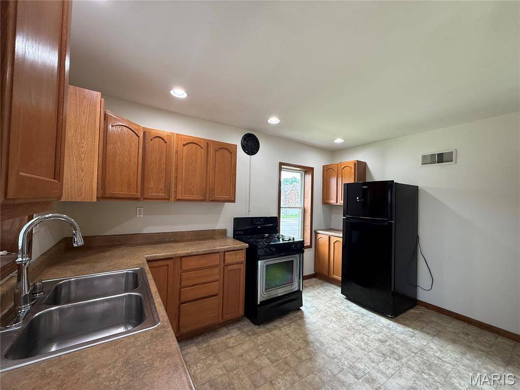 9101 Flores DR, St Louis, MO 63123