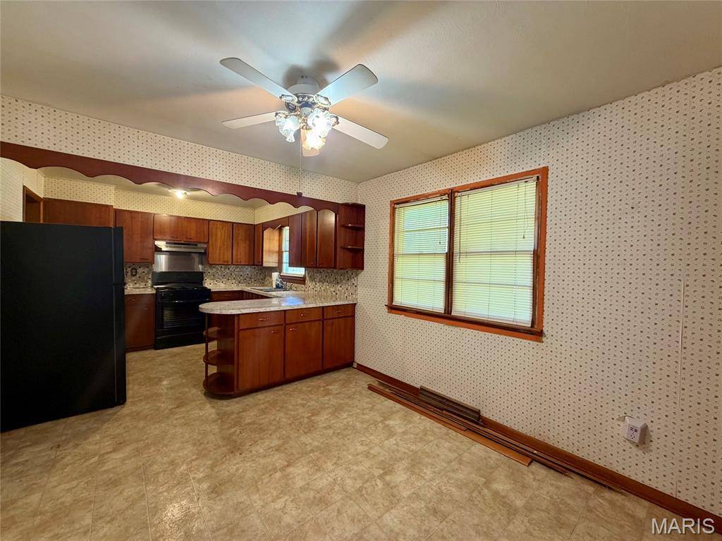 576 E 2700 AVE, Ramsey, IL 62080
