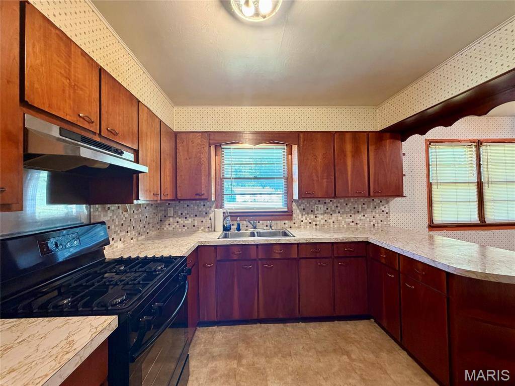 576 E 2700 AVE, Ramsey, IL 62080