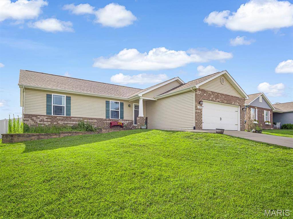 1225 Sherwood LN, Waterloo, IL 62298