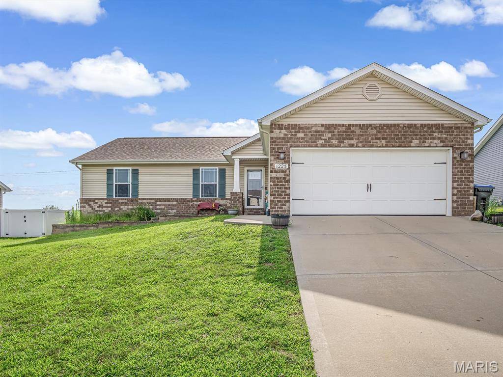 1225 Sherwood LN, Waterloo, IL 62298