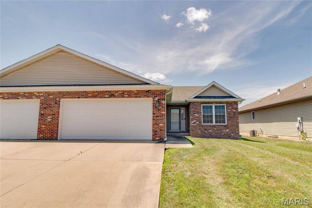 2909 Sandy LN, Springfield, IL 62711