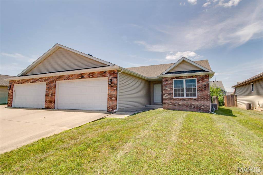 2909 Sandy LN, Springfield, IL 62711