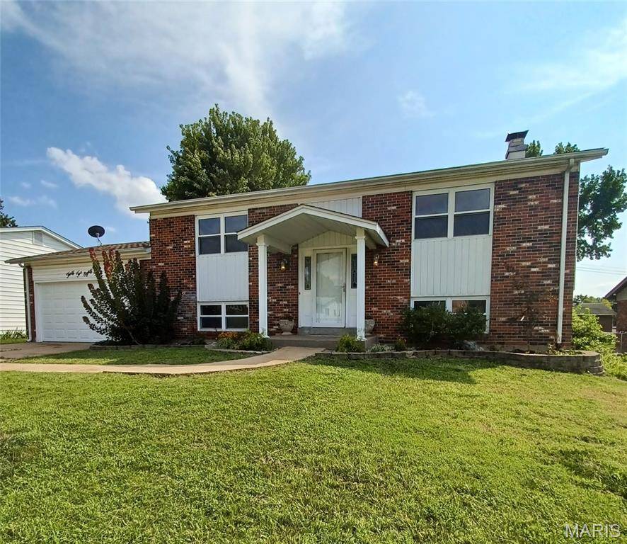 3285 Gwengreen DR, Bridgeton, MO 63044