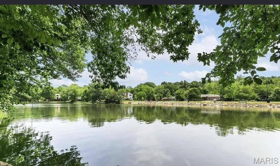 2344 Camberwell DR, Des Peres, MO 63131
