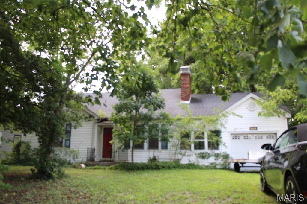 6420 Godfrey RD, Godfrey, IL 62035