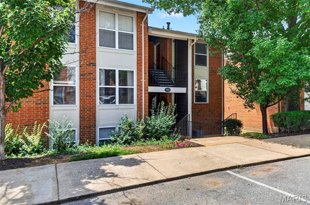 1960 Greenglen DR #304, Kirkwood, MO 63122