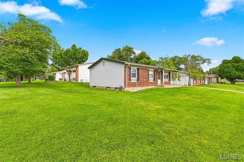 2263 McKelvey RD, Maryland Heights, MO 63043