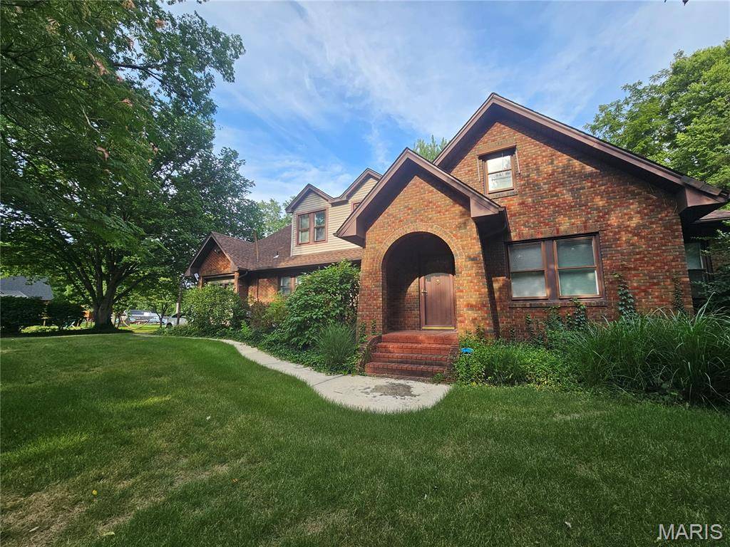 220 S 9th ST, East Alton, IL 62024