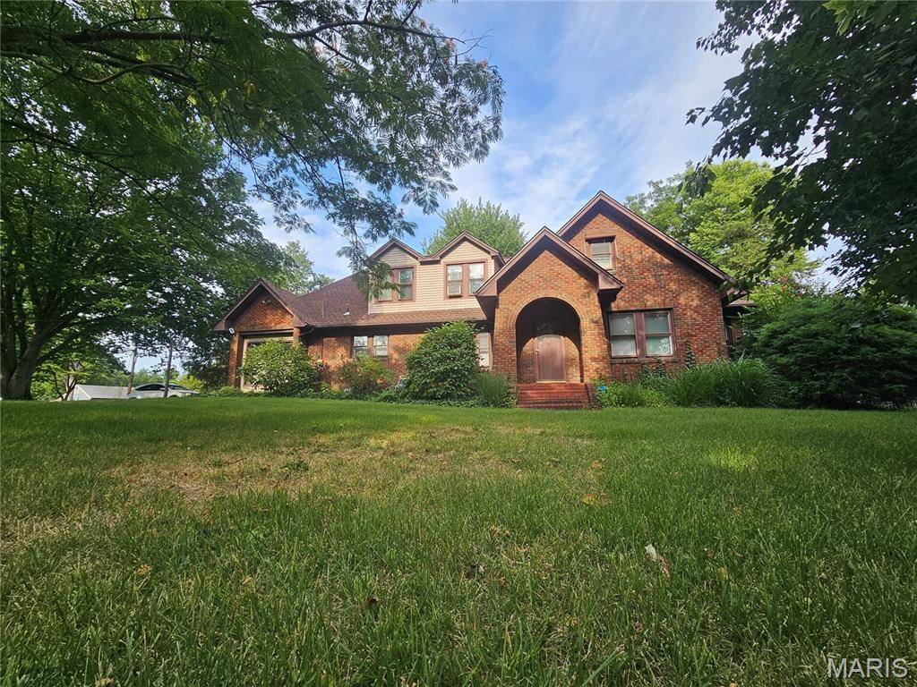 220 S 9th ST, East Alton, IL 62024