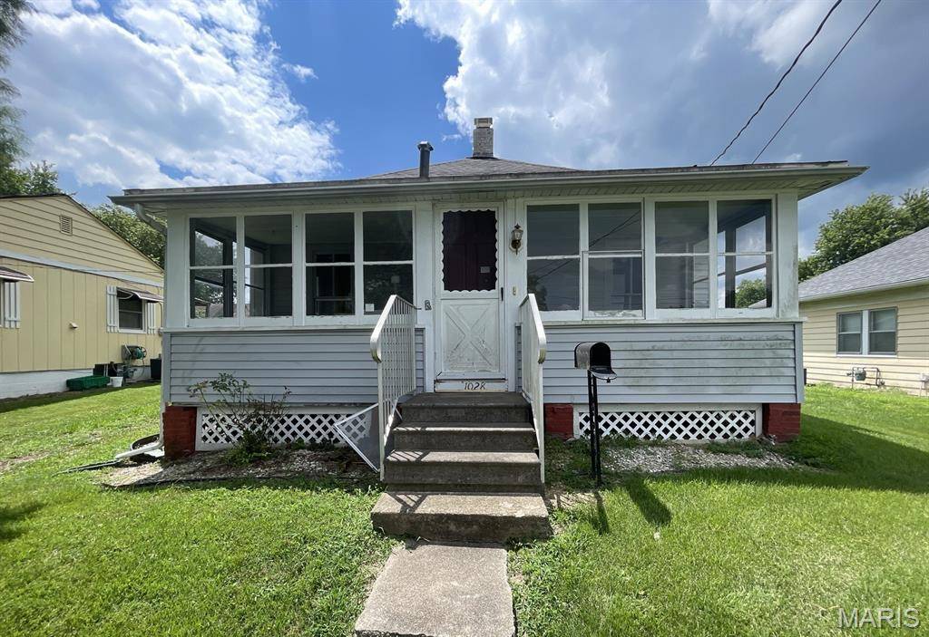1028 Bell PL, Hillsboro, IL 62049