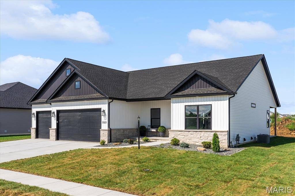 3023 Mobile DR, Glen Carbon, IL 62034