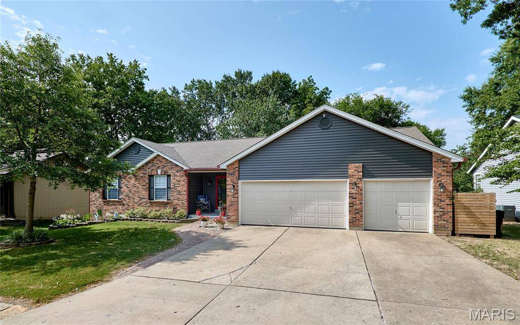 49 Savoy DR, Lake St Louis, MO 63367