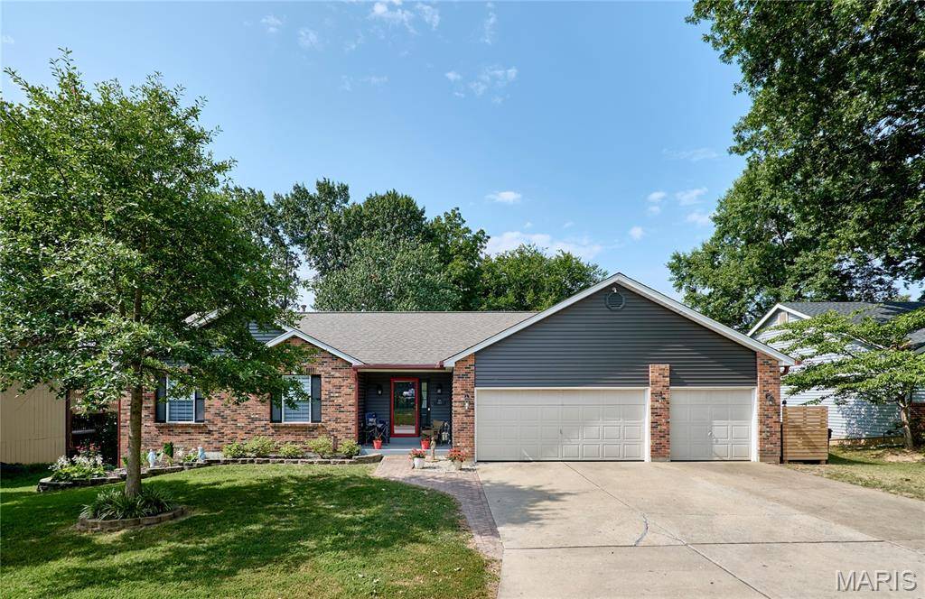 49 Savoy DR, Lake St Louis, MO 63367