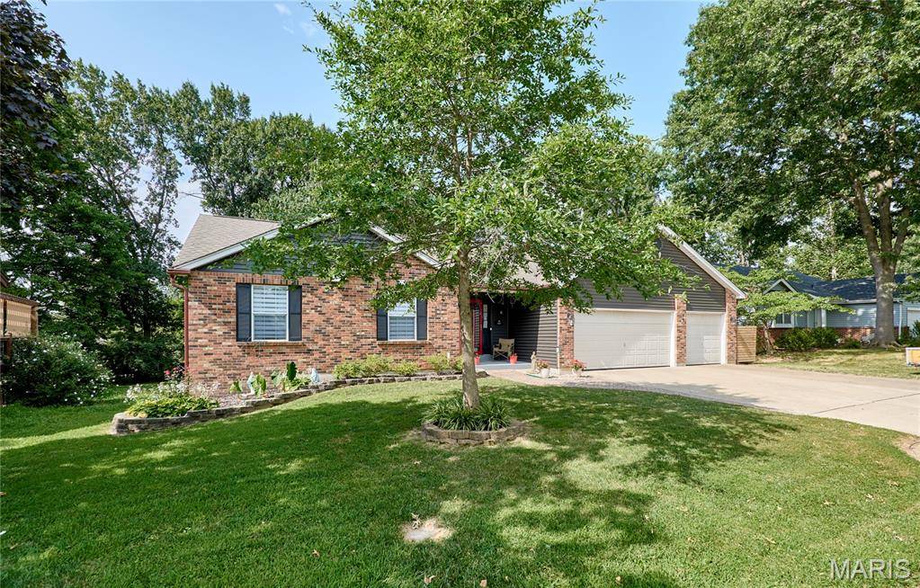 49 Savoy DR, Lake St Louis, MO 63367