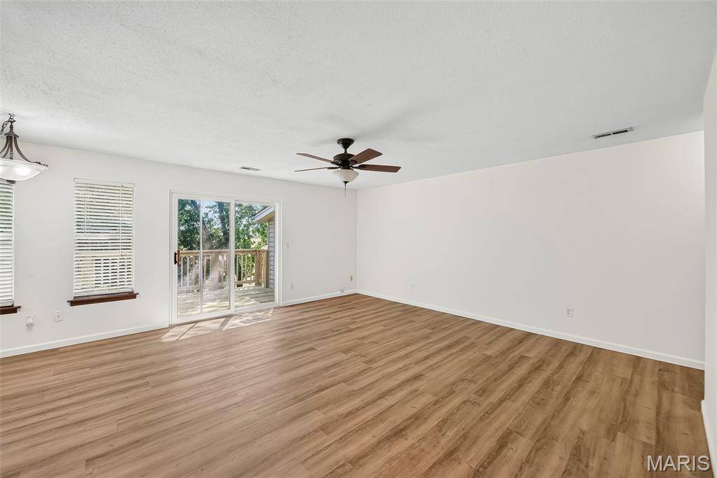 1044 Sugar Creek CT #5, St Peters, MO 63376