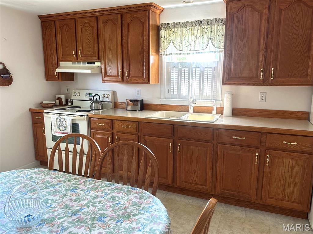 1174 Bieker RD, Washington, MO 63090