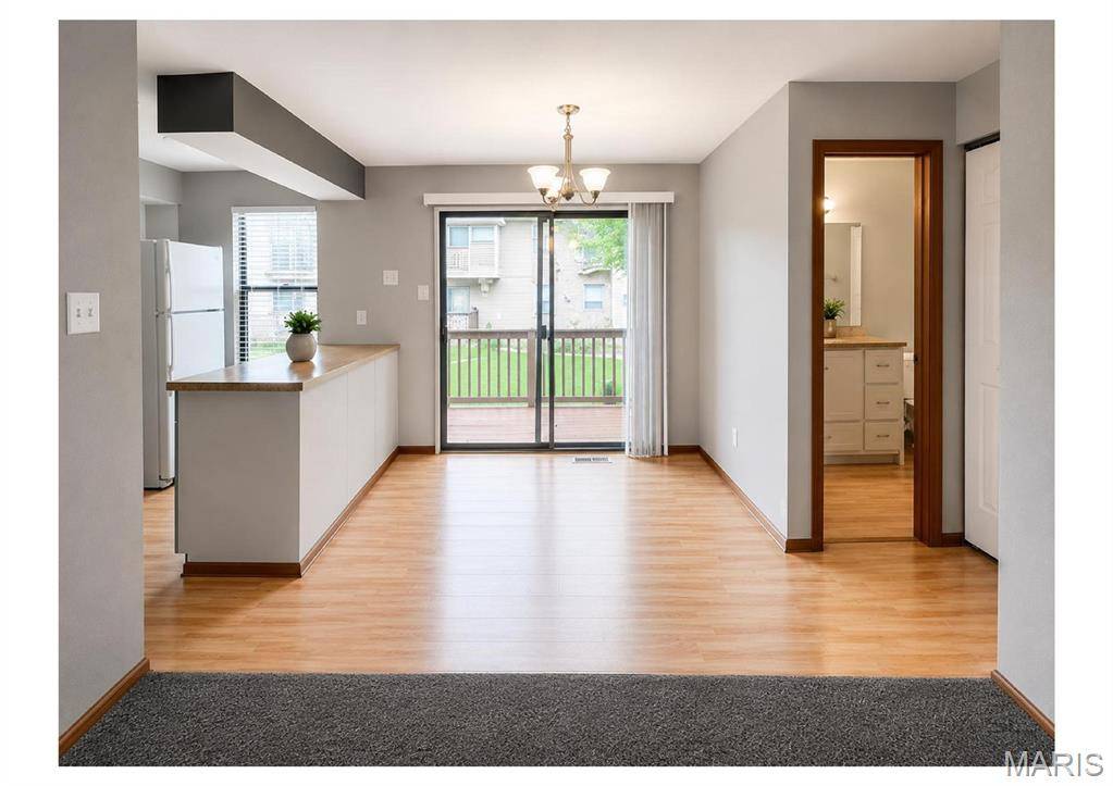 1861 High Sun DR, Florissant, MO 63031