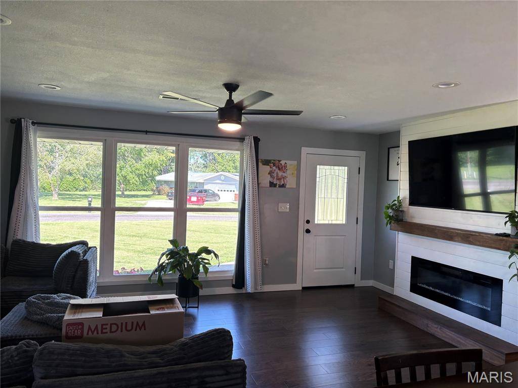 23477 N Centennial RD, Jerseyville, IL 62052
