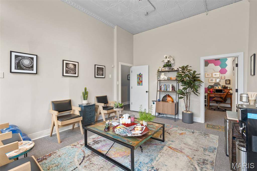 2700 Macklind AVE, St Louis, MO 63139