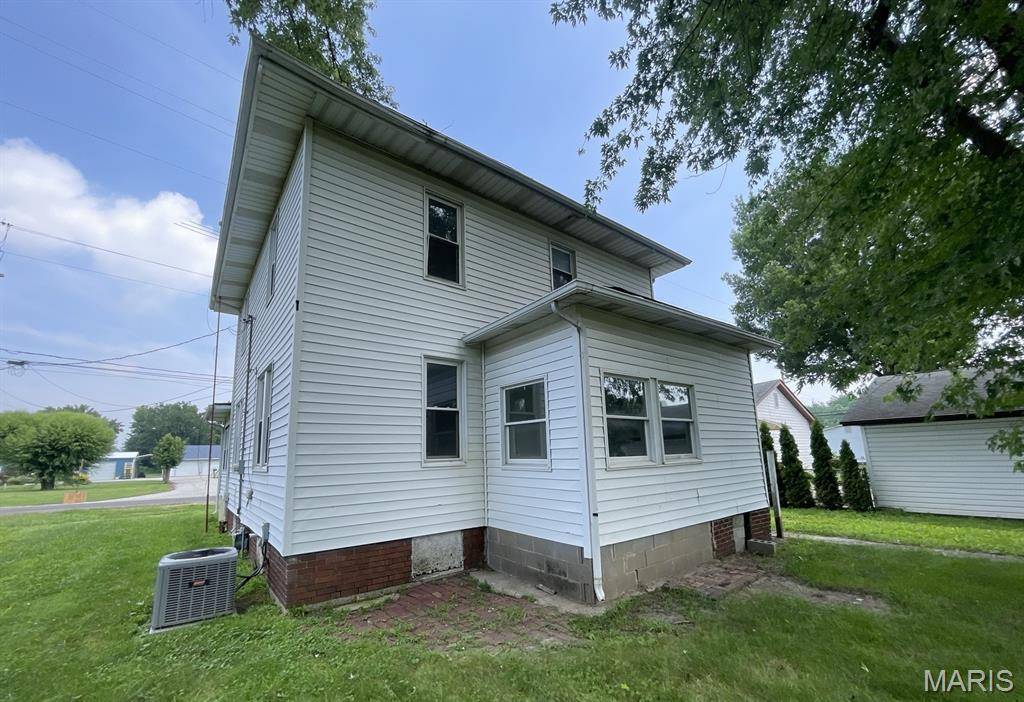 504 E Walnut ST, Gillespie, IL 62033