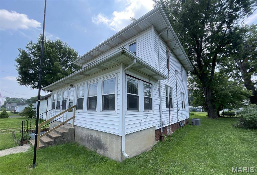504 E Walnut ST, Gillespie, IL 62033