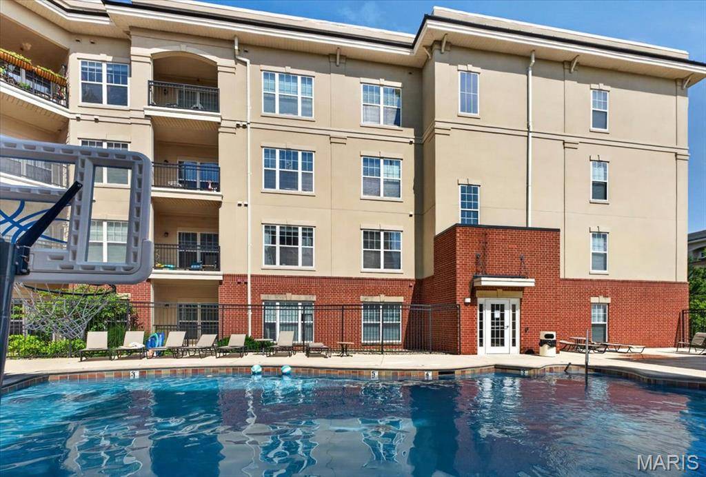 1241 Strassner DR #1505, Brentwood, MO 63144