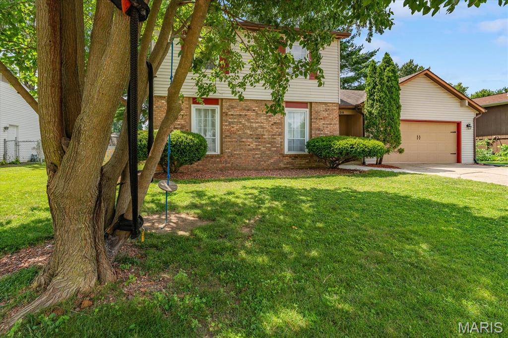 320 Fieldcrest DR, Belleville, IL 62226