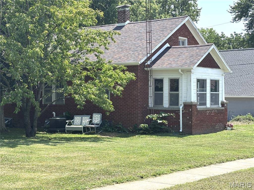 222 N Locust ST, Greenville, IL 62246