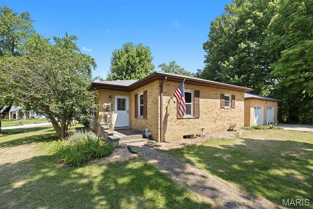 9 Lou Juan DR, Glen Carbon, IL 62034