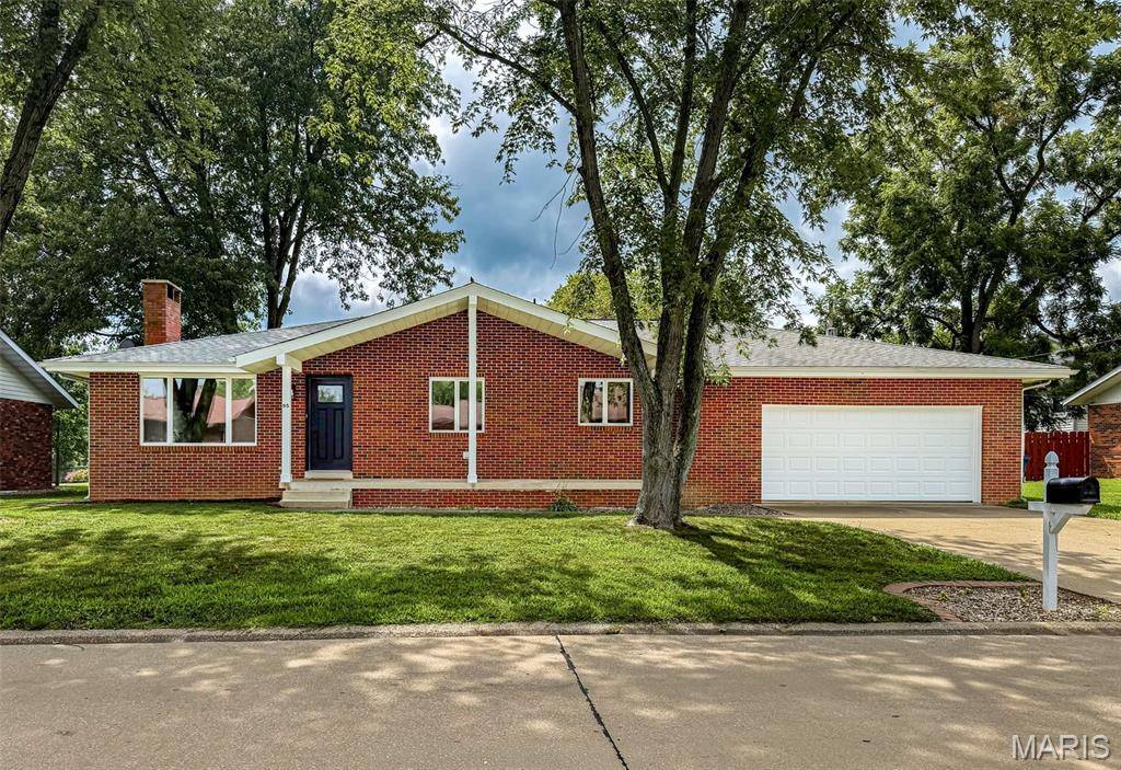 95 Sunflower DR, Highland, IL 62249