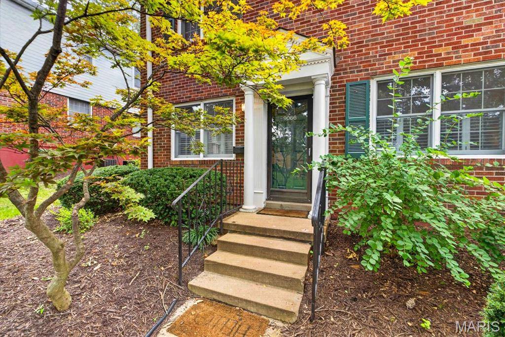 9066 W Swan Circle DR, Brentwood, MO 63144