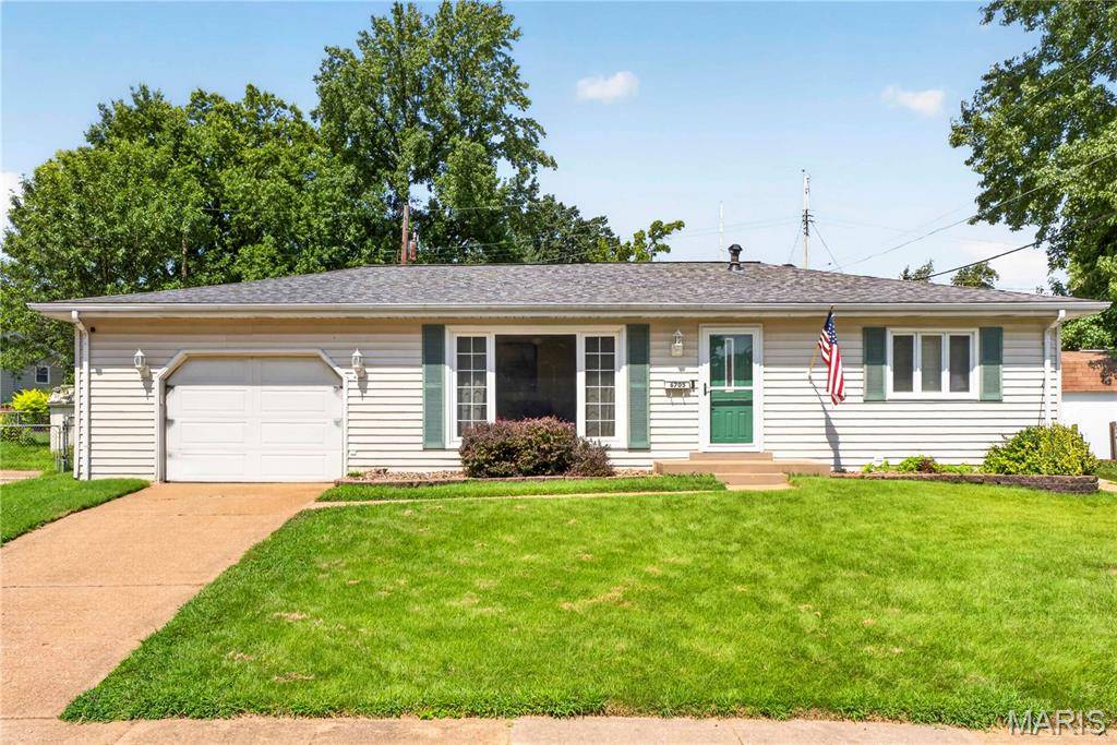 6705 Vineland, Hazelwood, MO 63042