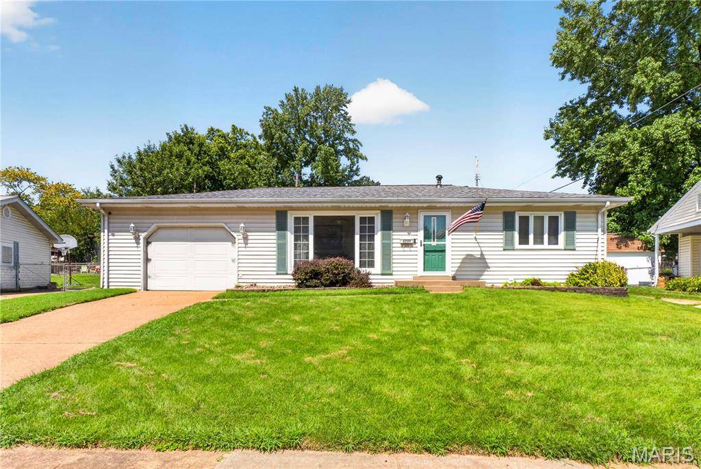 6705 Vineland, Hazelwood, MO 63042