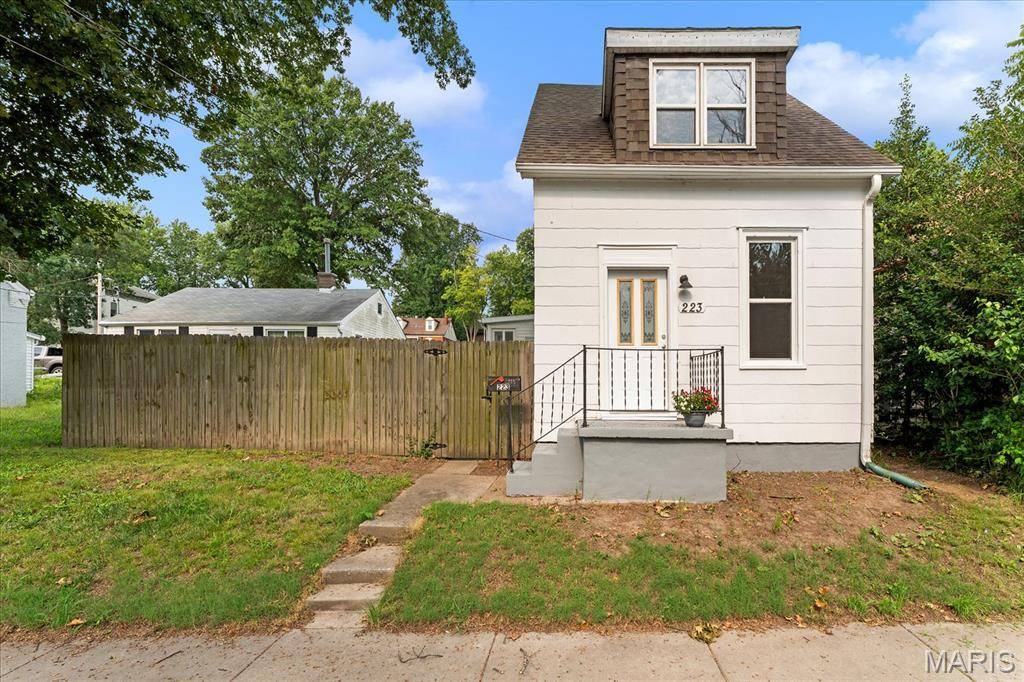 223 N 8th ST, Belleville, IL 62220