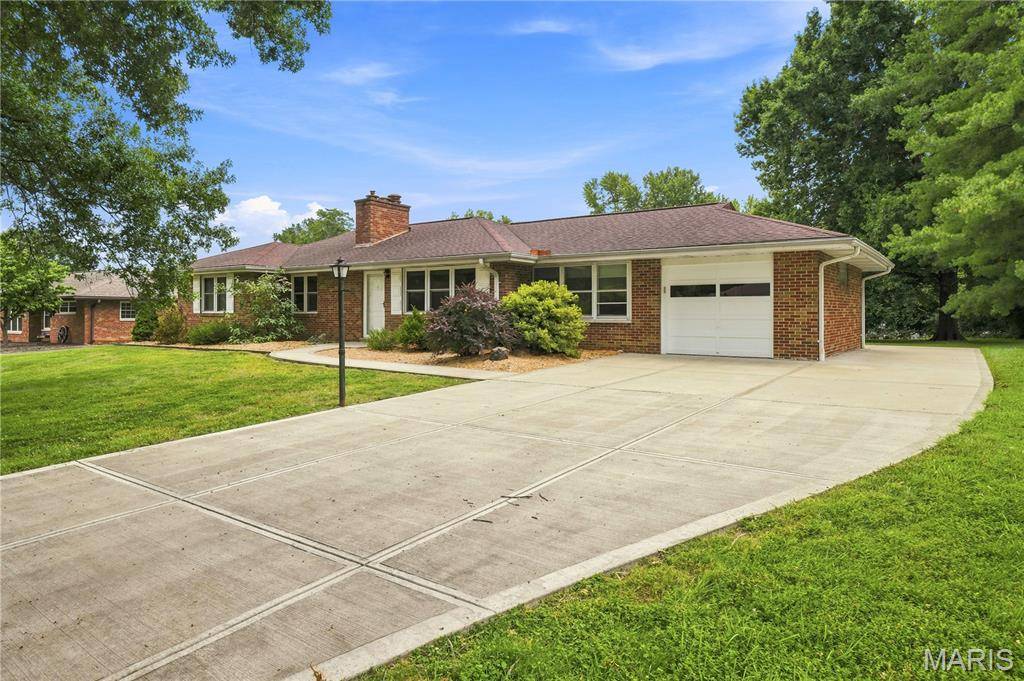 21 Elannchester DR, Manchester, MO 63011