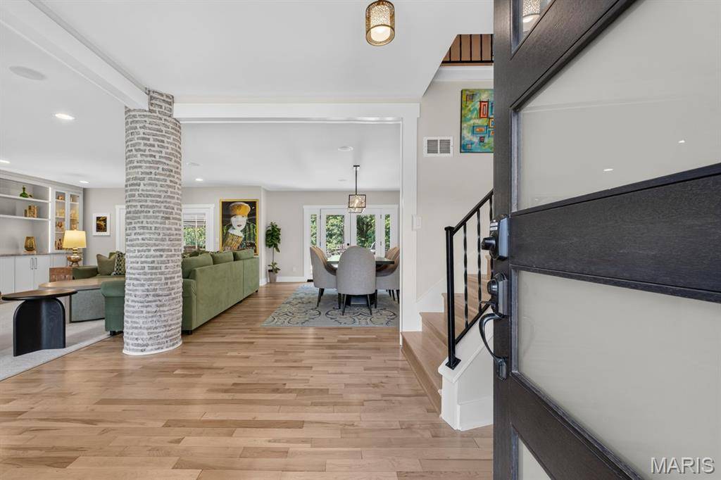 12237 Ladue RD, Creve Coeur, MO 63141