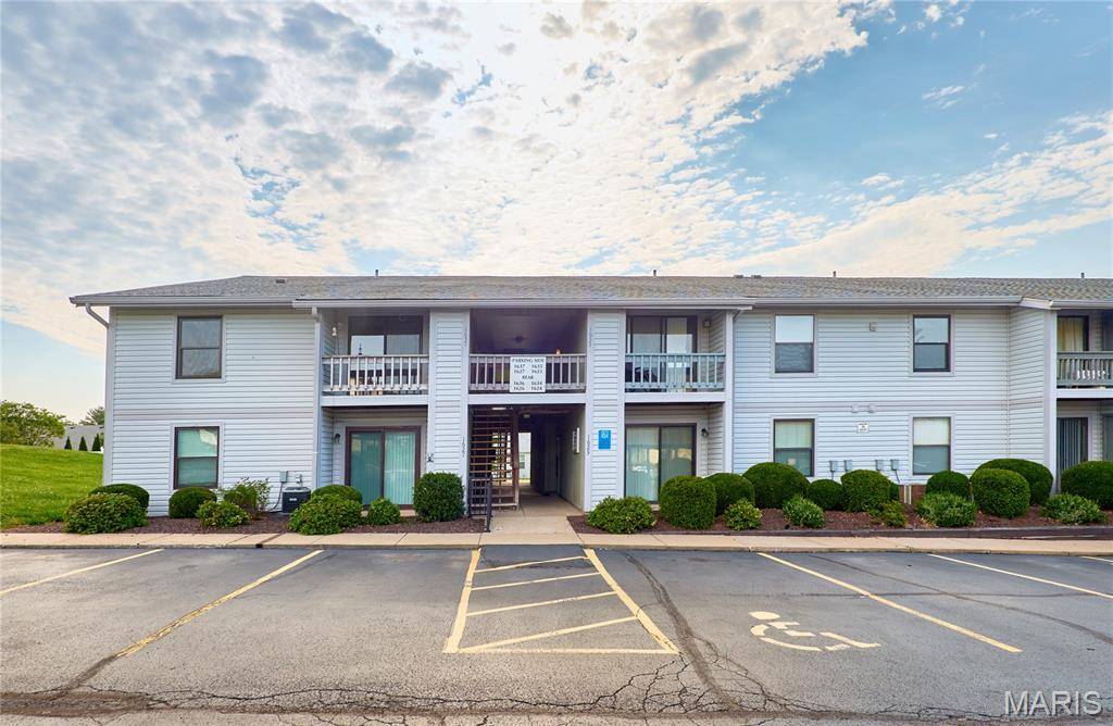 1626 Summergate Pkwy #E, St Peters, MO 63303