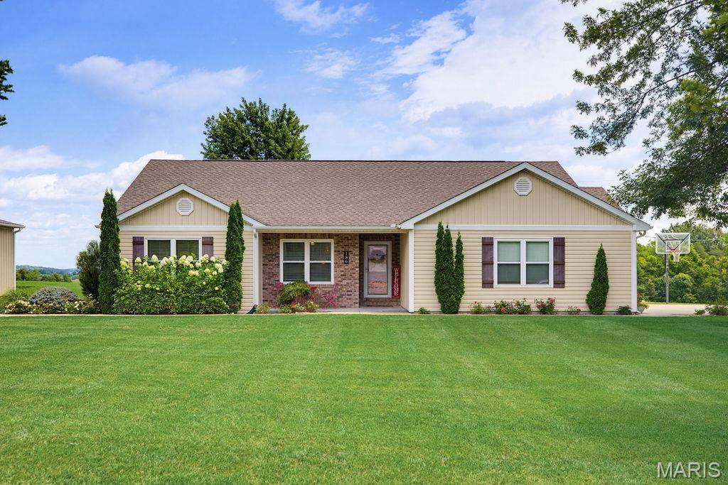 136 Raspberry LN, Jackson, MO 63755